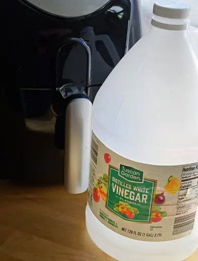 cleaning air fryer with vinegar