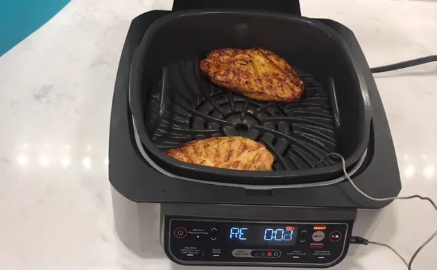 Cooking Chicken Breast in ninja foodi 5-in-1 indoor grill